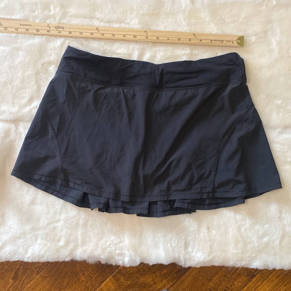 Black Lululemon skort with pleats in the back sz 10